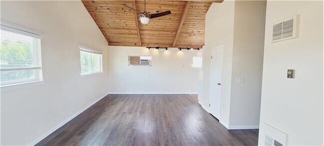 Building Photo - 5116 Sandmound Blvd