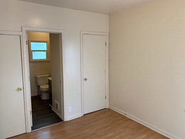 Building Photo - $910.00 - 2 Beds | 1 Bath House in Burton with a basement & deck