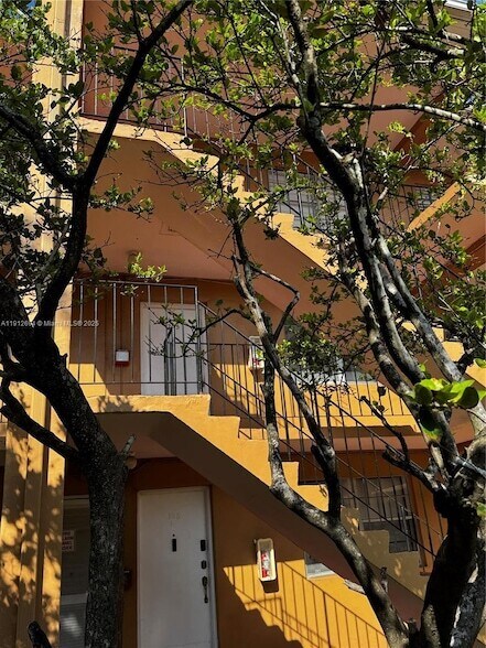 Building Photo - 1330 W 54th St