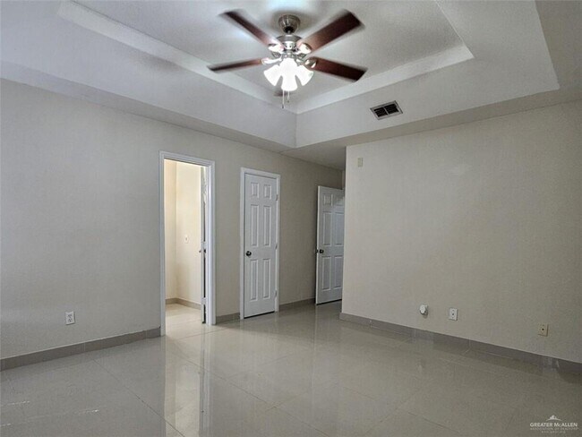 Building Photo - 1415 W Sevilla St