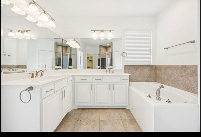 Building Photo - 725 Gray Washington Dr