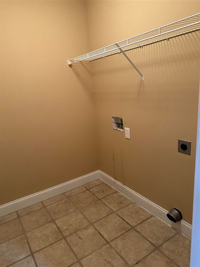 Building Photo - 226 Spg Crk Ave