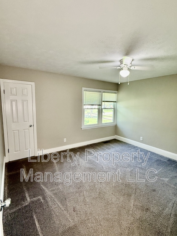 Building Photo - 815 Poplar Dr