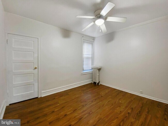 Building Photo - 5726 Florence Ave