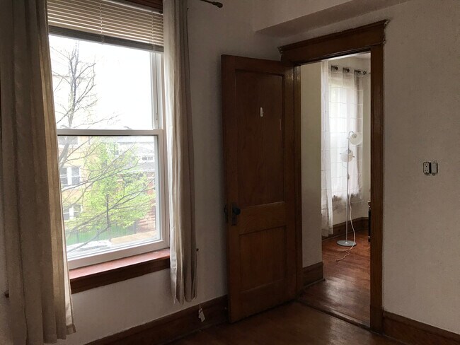 Bedroom - 3513 W Palmer St