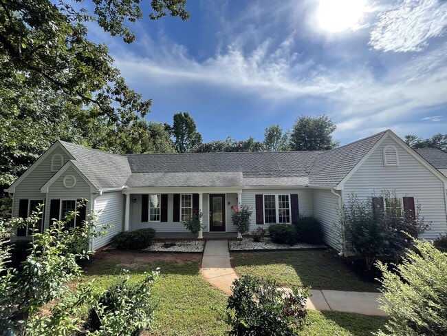 Primary Photo - 206 Dusty Dr