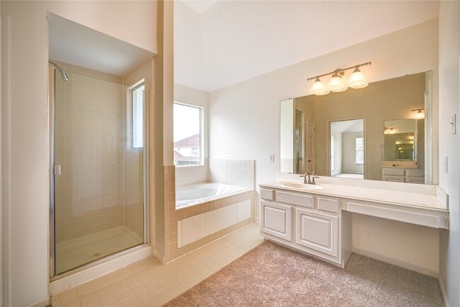 Building Photo - 11906 Dinosaur Valley Dr