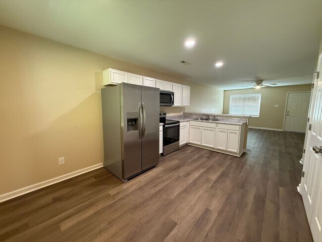 Building Photo - Nice 2 bedroom, 2 bath duplex. No pets allowed.