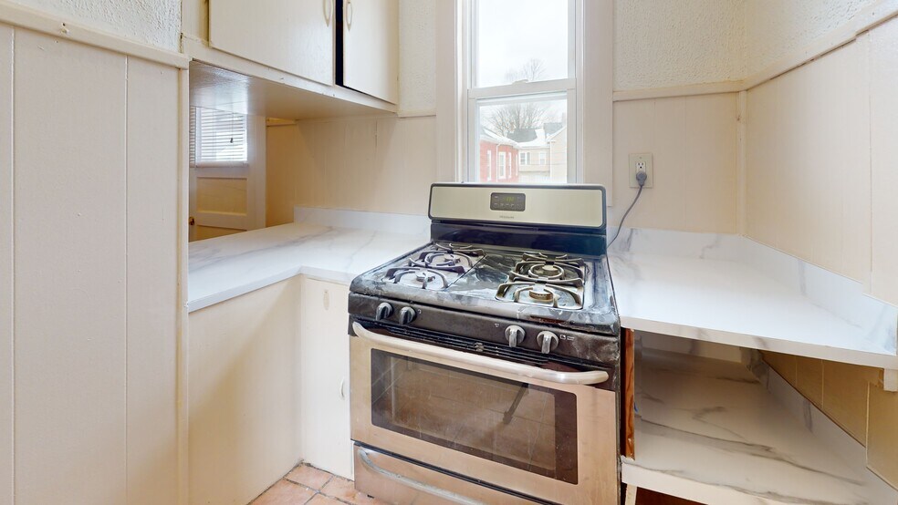 Building Photo - 93 Capen St