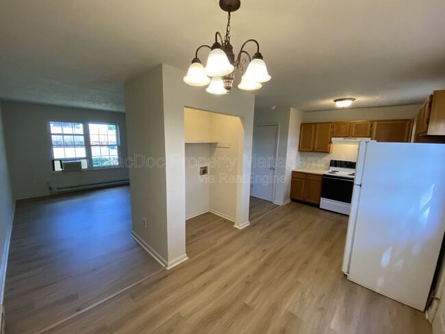 Building Photo - 624 Highview Ct