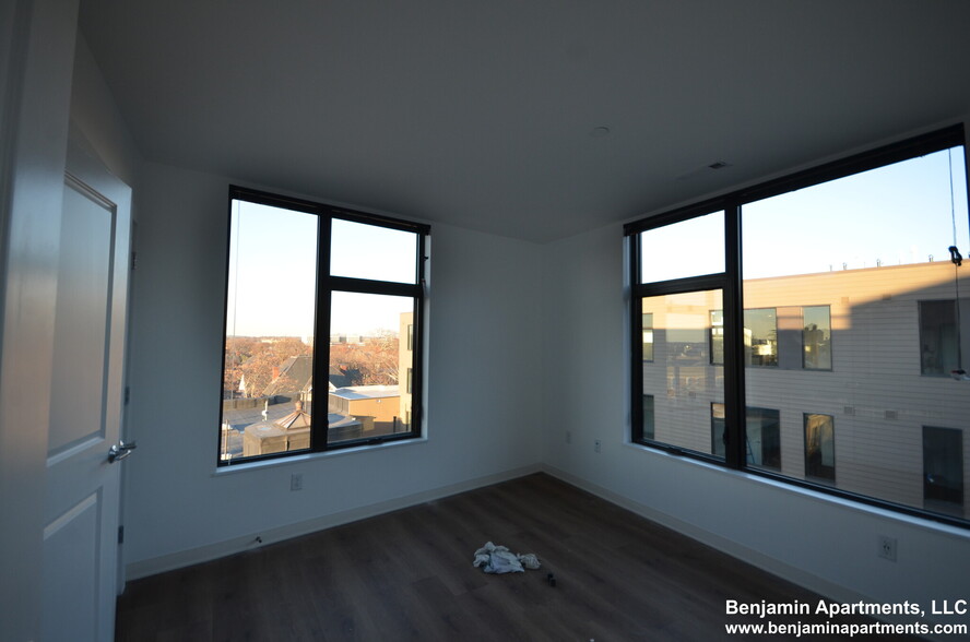 Building Photo - 89 Brighton Ave