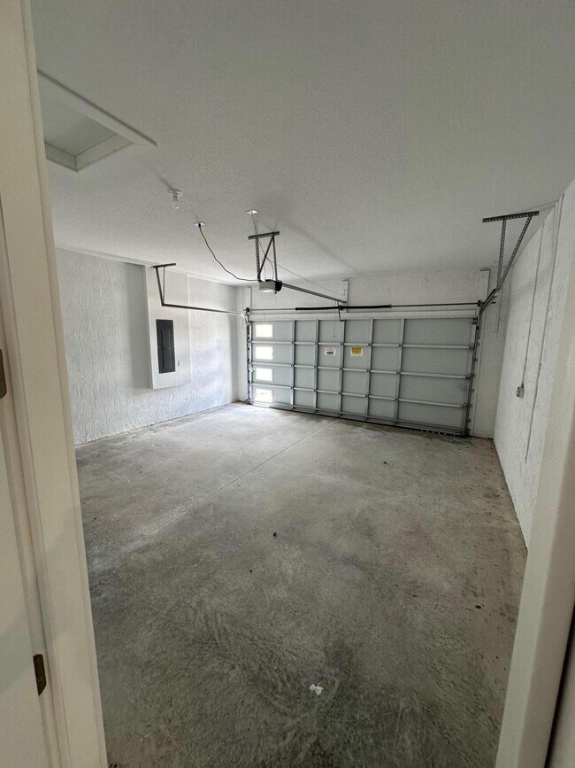 Building Photo - 12166 Viridian Blvd