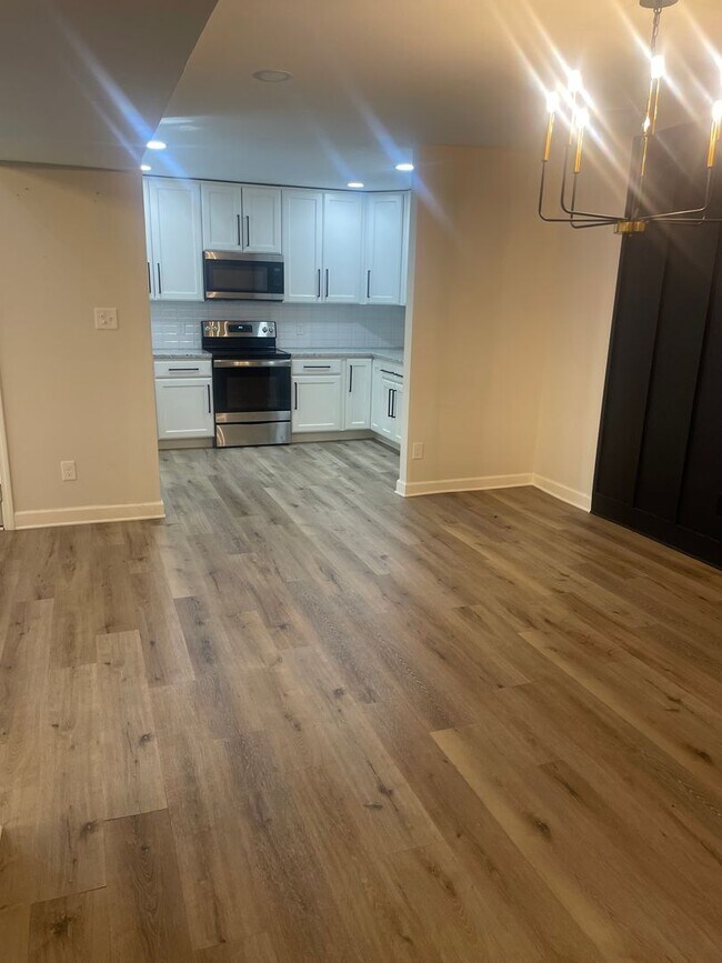 Building Photo - Knoxville 37918 - 2 bedroom, 2.5 bath Townhome - Contact Lisa Vineyard & Shannon Russell (865) 21...