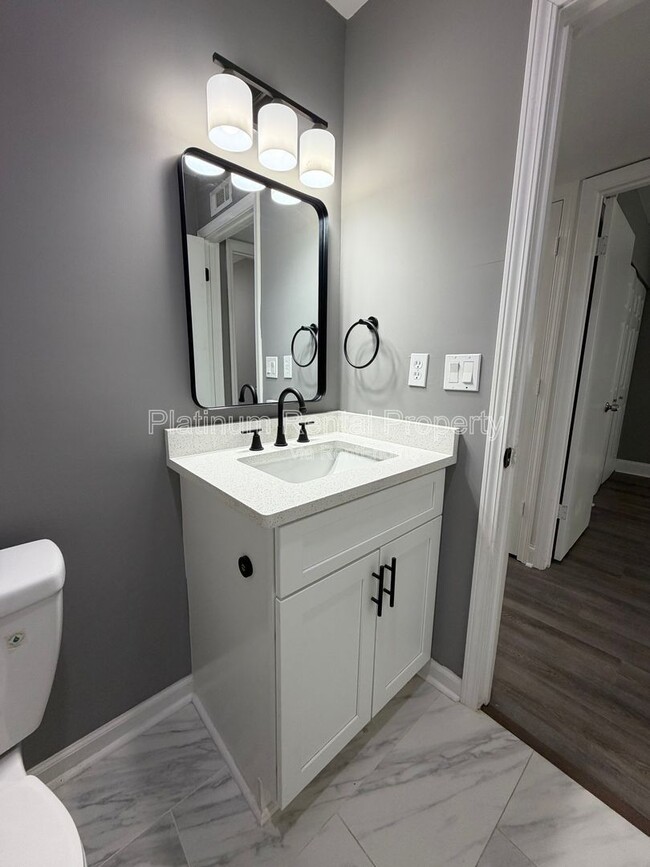 Building Photo - 1492 Waverly Way