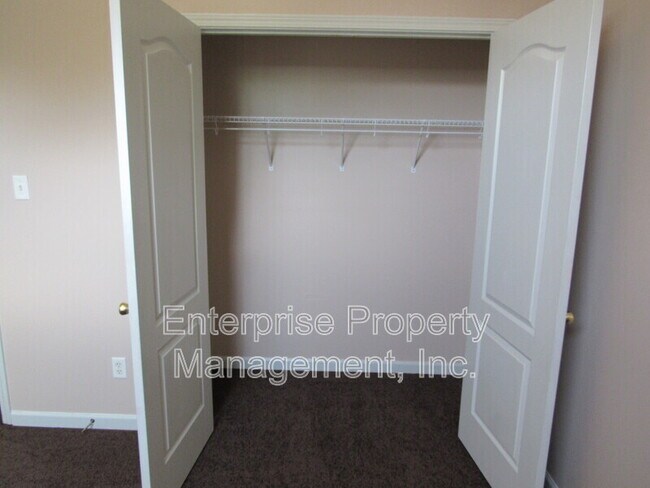 Building Photo - 9740 Riggin Dr