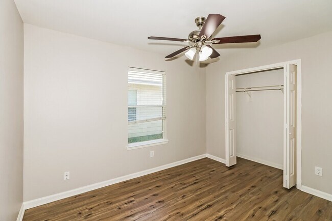 Building Photo - 19831 Billineys Park Dr