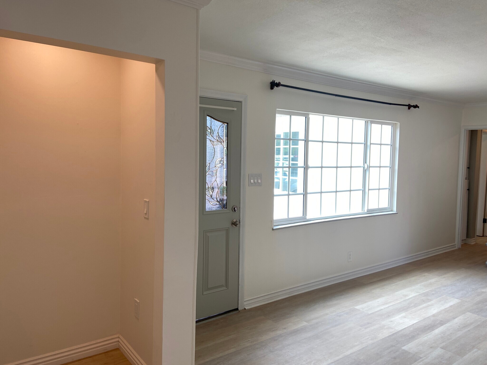 Building Photo - 834 N Parkside Ave