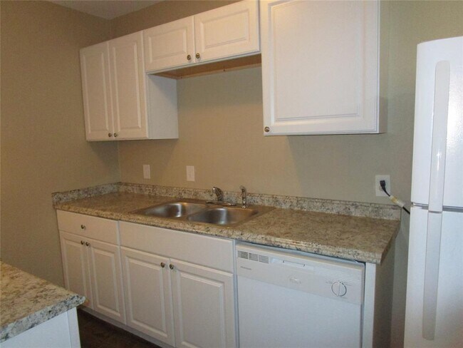 Building Photo - 618 Londonderry Ln