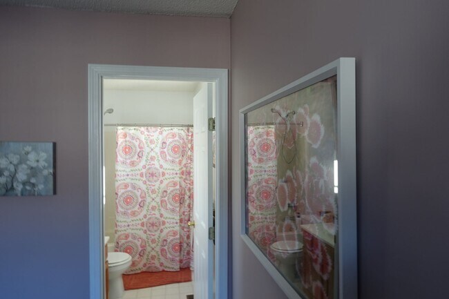 Building Photo - Beautiful 3BR Home with Solar Panels in Winslow Farm!