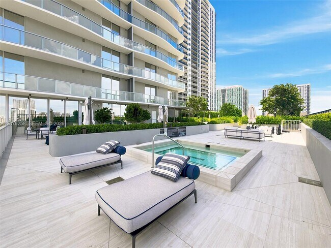 Building Photo - 1400 Biscayne Blvd