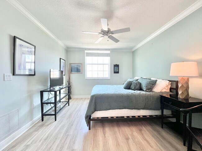 Building Photo - 610 Clematis St