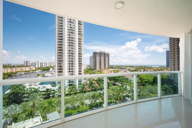 Building Photo - 19400 Turnberry Way