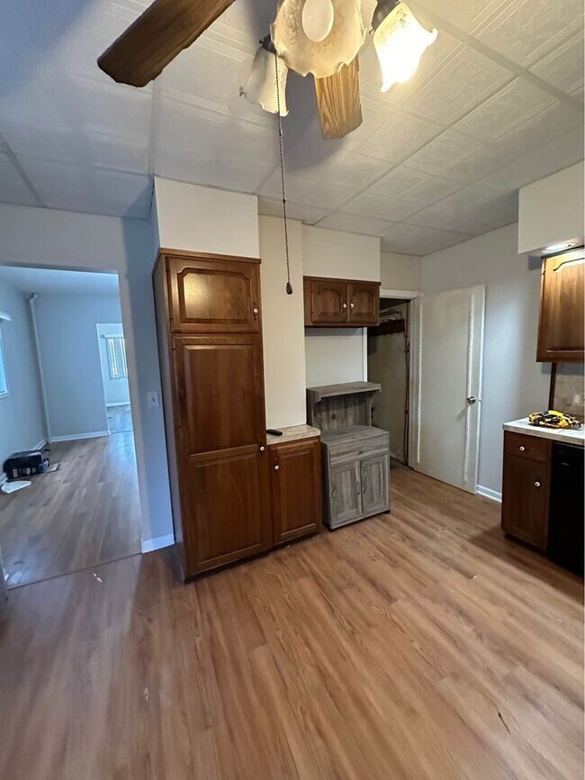 Building Photo - 1250 S 6th Ave