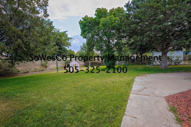 Building Photo - (FURNISHED) Charming Fully Furnished 2 Bedroom Home with Spacious Yard