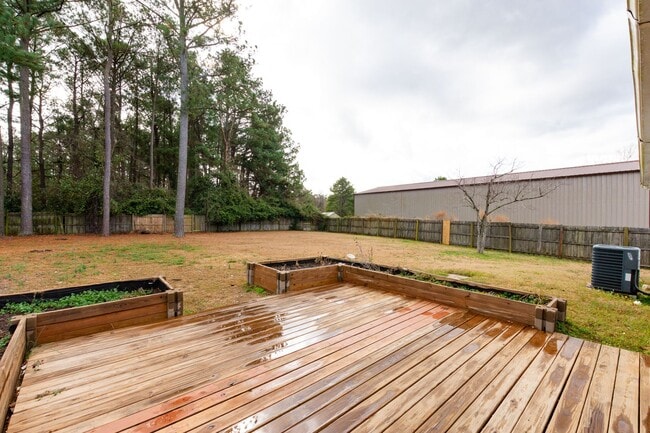 Building Photo - Great home in Hubert