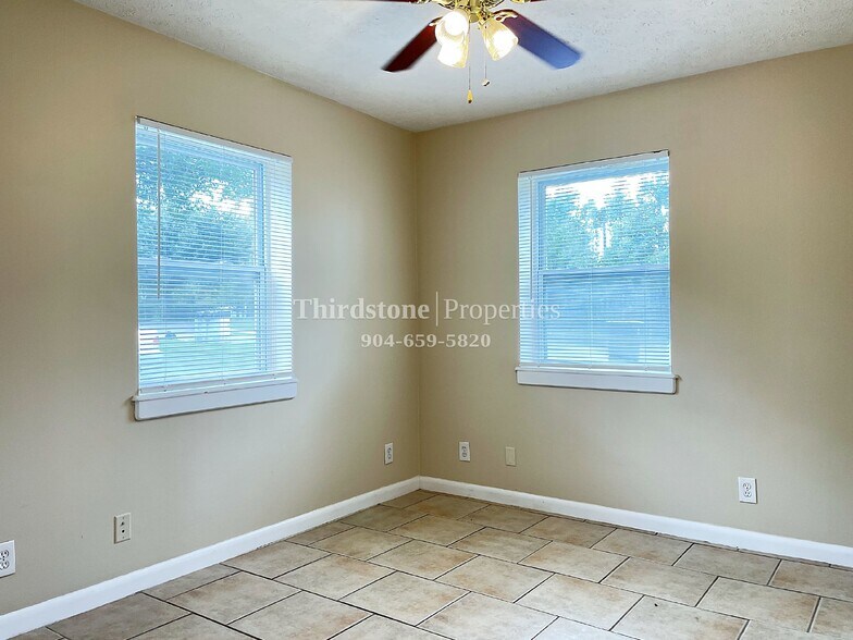 Building Photo - 1717 Lindsey Rd