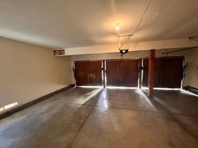 Building Photo - 788 Salt Lake Dr