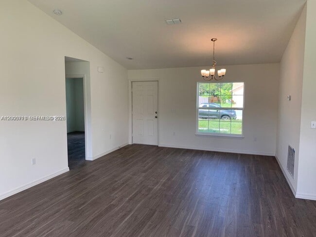 Building Photo - 2217 SW Halissee St