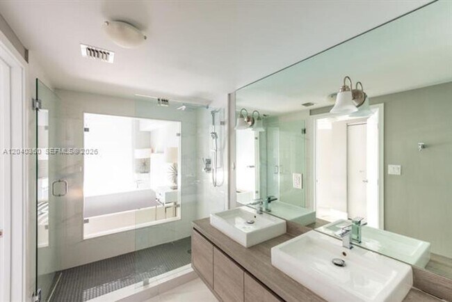 Building Photo - 400 Sunny Isles Blvd