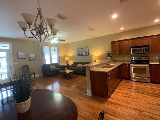 Building Photo - 415 St Francis St