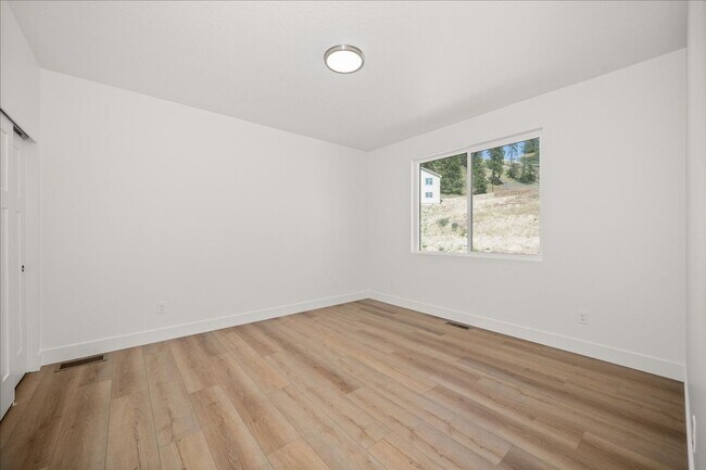 Building Photo - $3,600 - 4 Bed / 3 Bath Stunning Brand New...