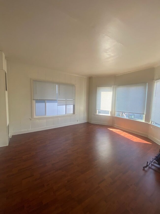 Interior Photo - Uptowner Apartments