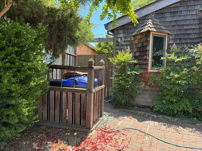 Building Photo - Gorgeous North Davis 3 bedroom available now!