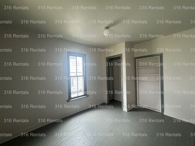 Building Photo - $750 - 2 bed 1 bath - Single Family Home