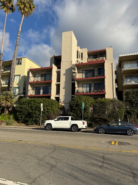 Building Photo - 1940 Lakeshore Ave