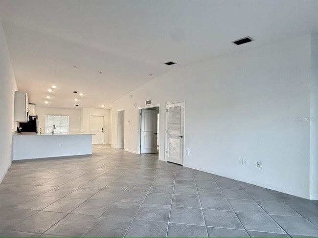 Building Photo - 14261 Heritage Landing Blvd