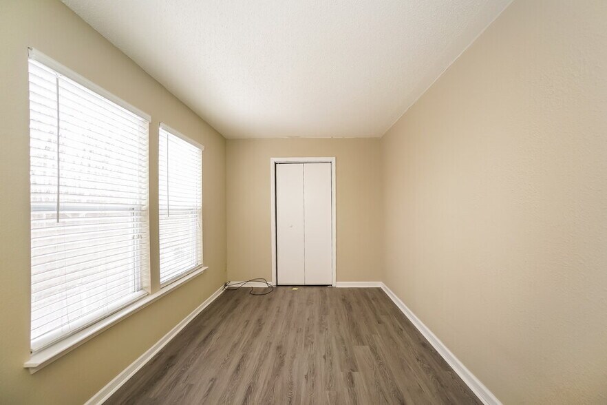 Building Photo - 9033 Southernwood Way