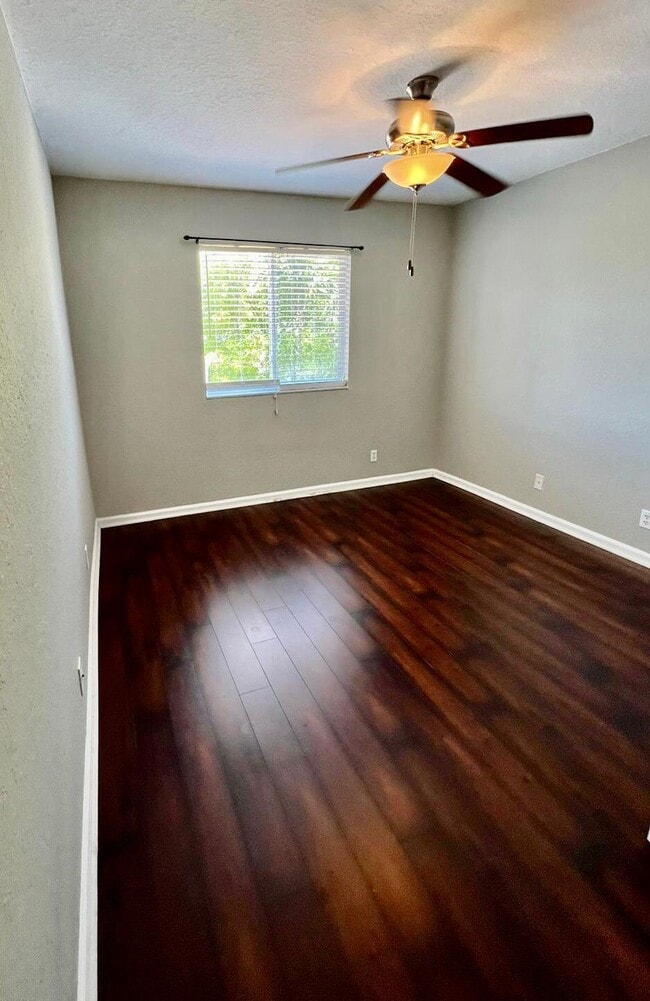 Building Photo - 2072 Oakhurst Way
