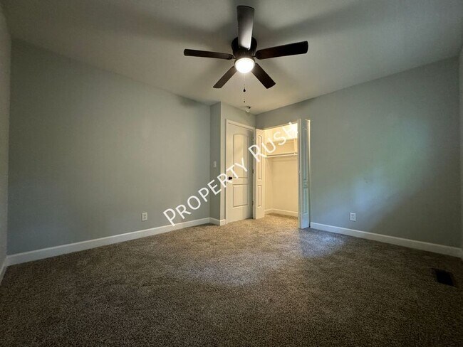 Building Photo - 806 Forest Dale Ln