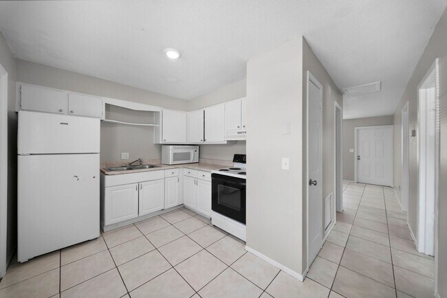 Building Photo - 464 Carolina Ave