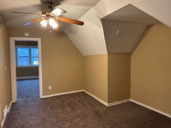 Building Photo - 548 Minnehaha Ave E