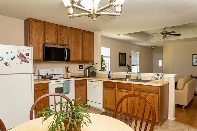 Building Photo - Fully Furnished South Austin Home - Rivers...