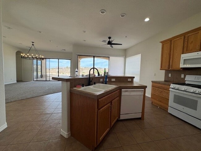 Building Photo - 3 BR on the GOLF COURSE with POOL-Laughlin Ranch Association