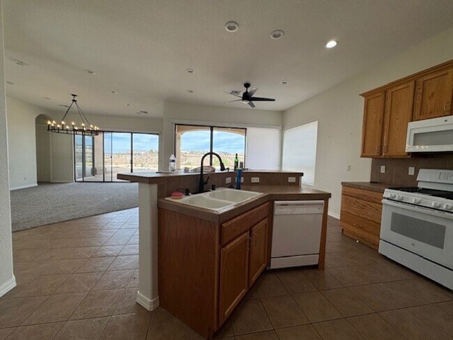 Building Photo - 3 BR on the GOLF COURSE with POOL-Laughlin Ranch with views