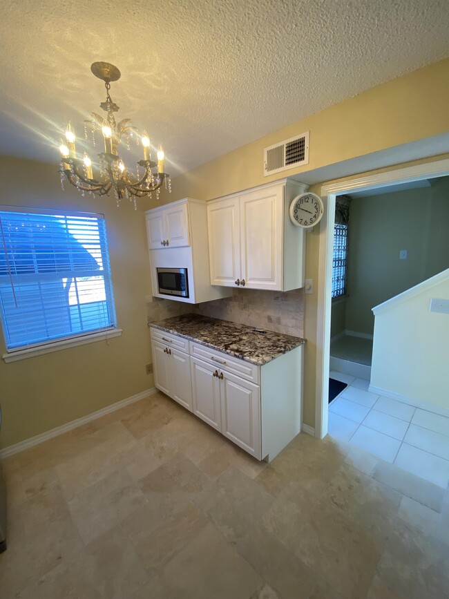 Building Photo - 2600 Brooken Hill Dr