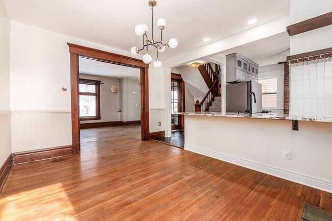 Building Photo - 415 W 5th Ave